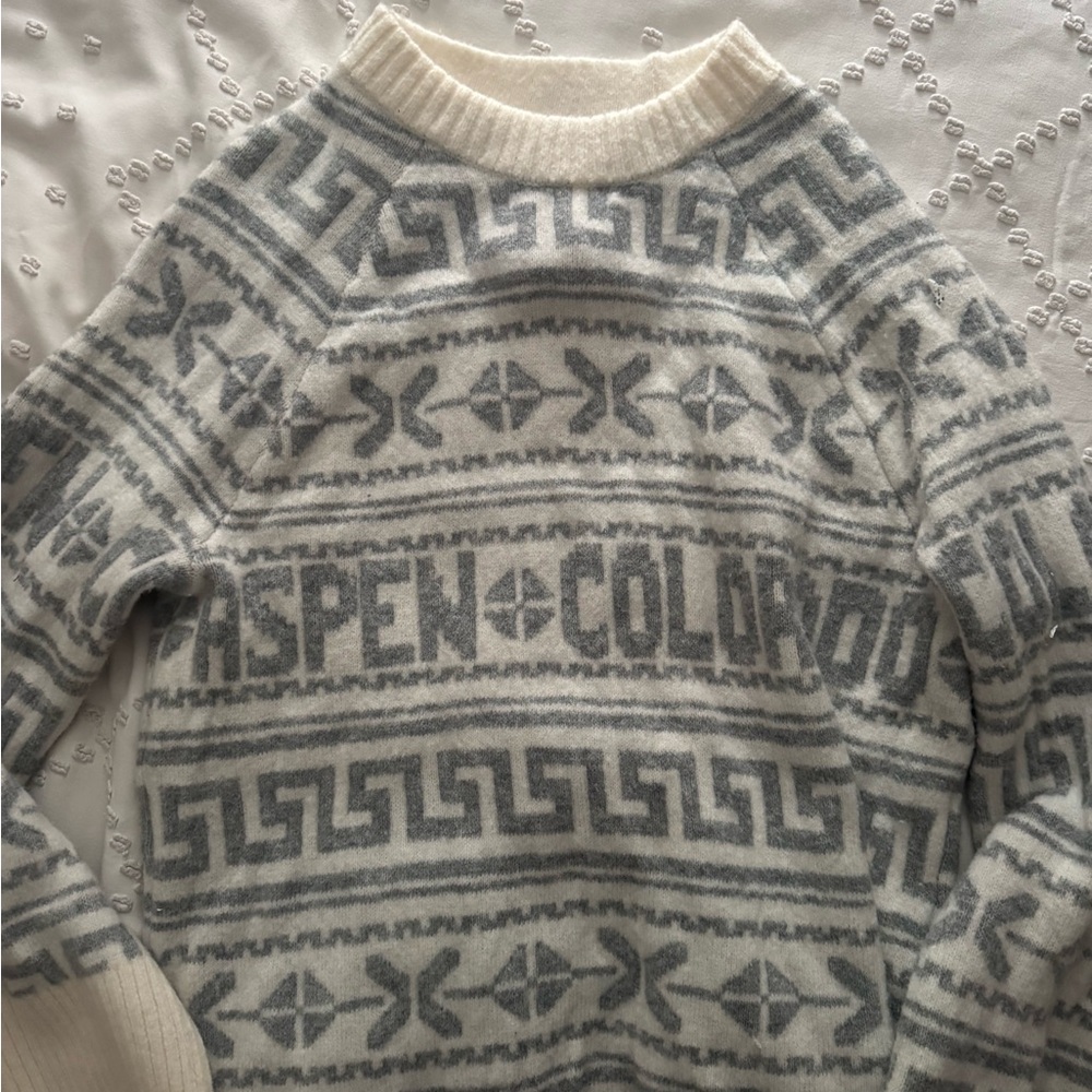 Abercrombie & Fitch Ivory and Gray Aspen Colorado Crewneck Sweater